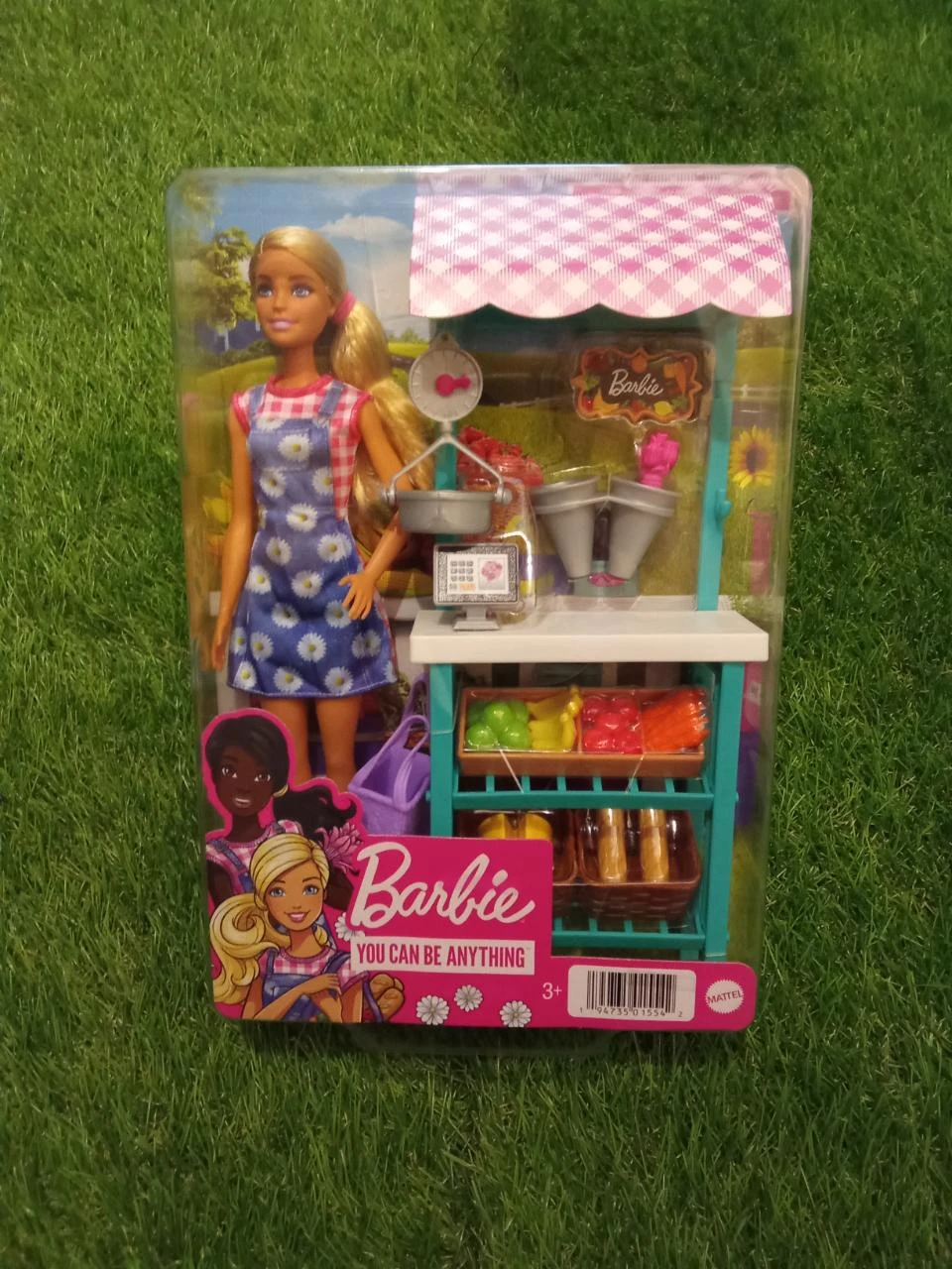 Coffret neuf sous emballage Barbie et son stand marché de produits frais
